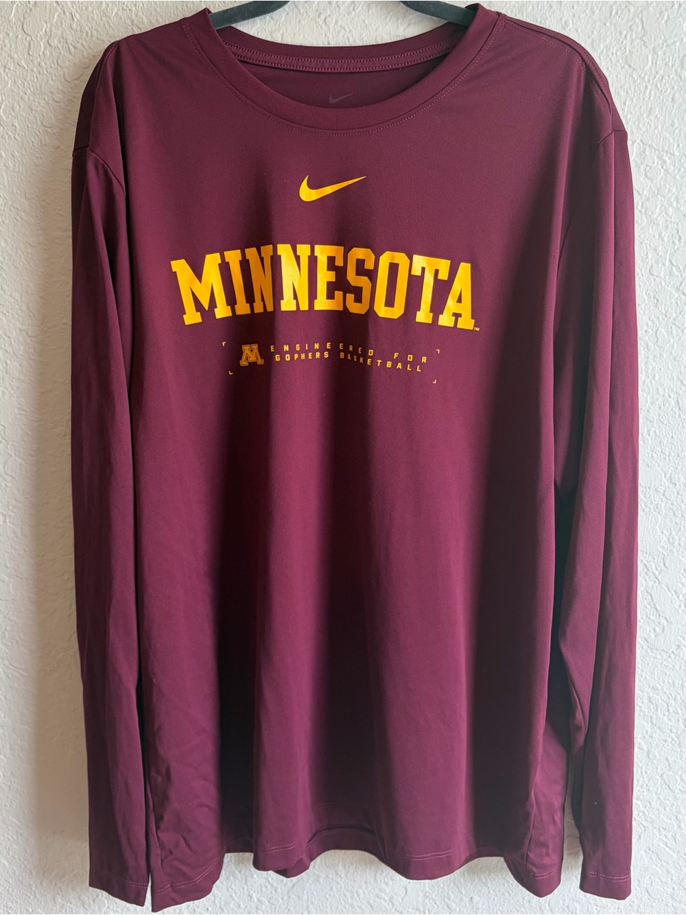 NWOT Minnesota Golden Gophers Nike Dri Fit Long Sleeve T-Shirt - Men’s 2XL